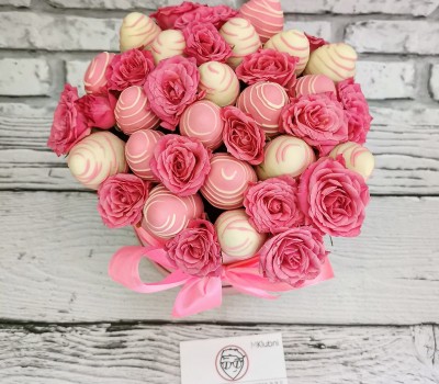 БУКЕТ В ШЛЯПНОЙ КОРОБКЕ M PINK LOVE - ❤