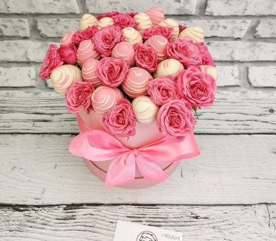 БУКЕТ В ШЛЯПНОЙ КОРОБКЕ M PINK LOVE - ❤