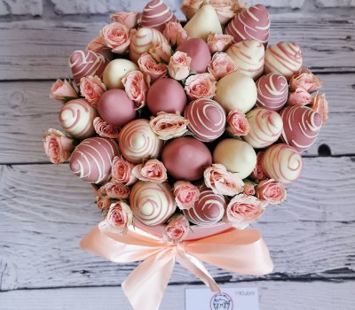 БУКЕТ В ШЛЯПНОЙ КОРОБКЕ L PINK LOVE - ❤